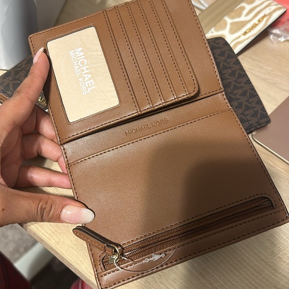 New Michael Kors jet set travel passport wallet  holder - Picture 5 of 5